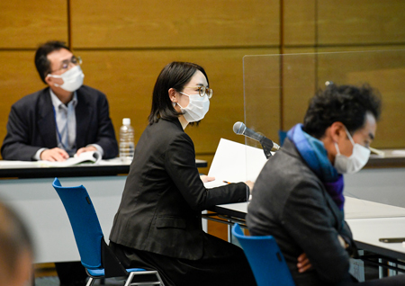 審査風景